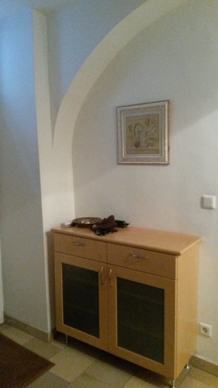 Erdgeschoß: Vorraum. Rez-de-chaussée: entrée.