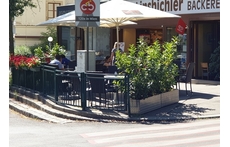 Where the locals meet for a cup of coffee, just around the corner