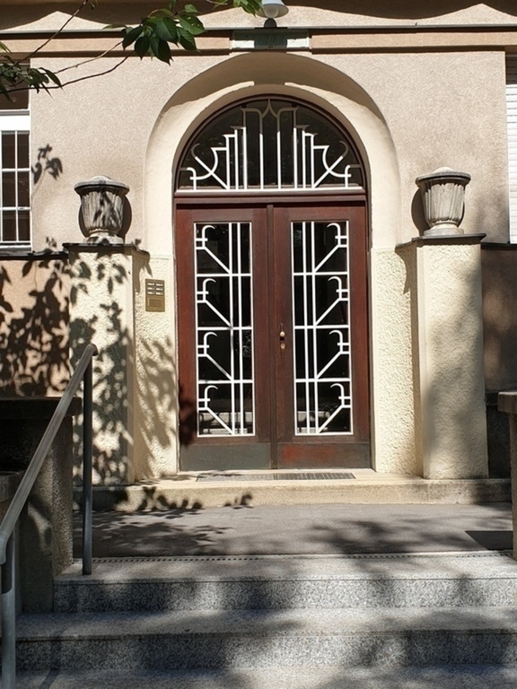 Welcome to our home, please step in :-)