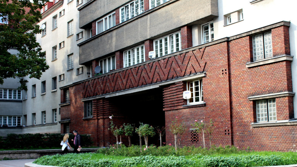 Der Rabenhof wurde zwischen 1925 und 1928 zur Zeit des Roten Wiens errichtet