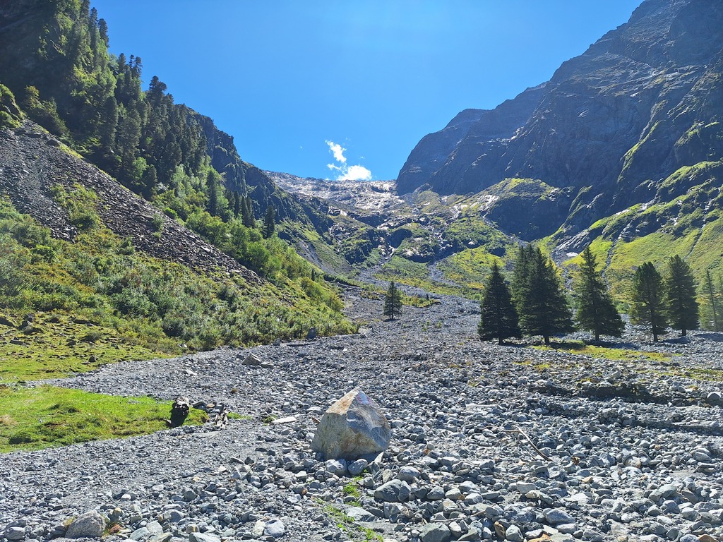 Hiking in Sellraintal