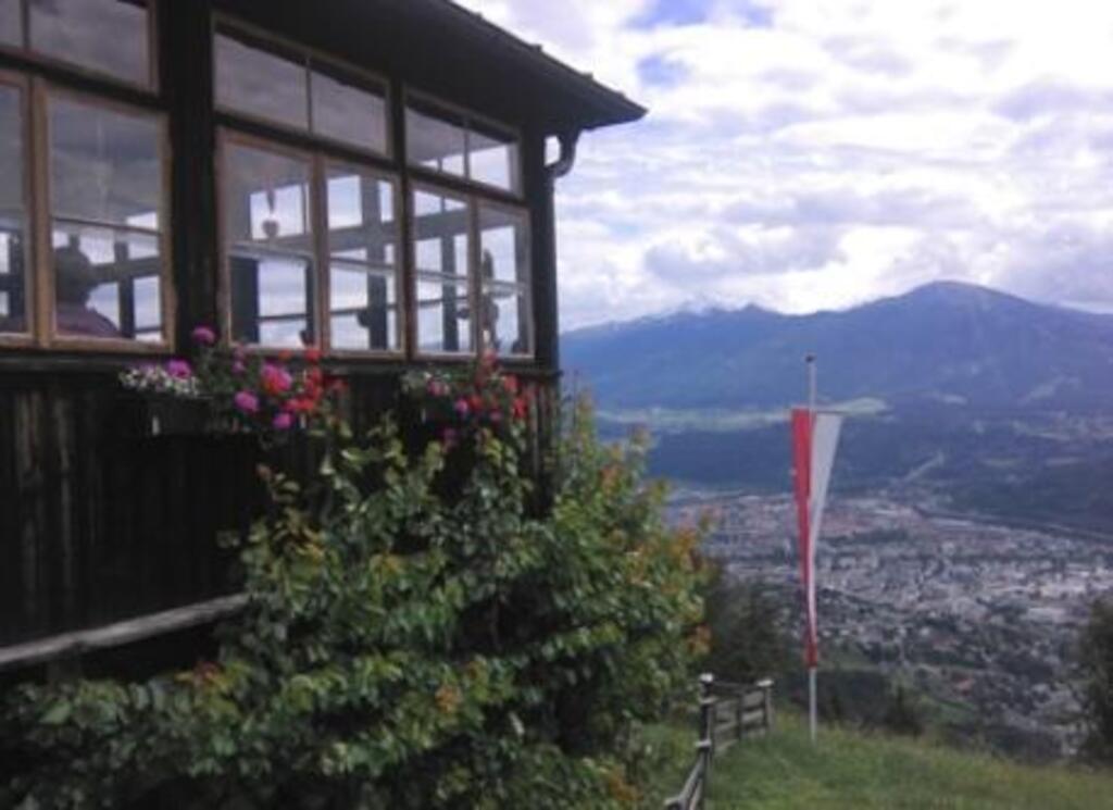 Rauschbrunnen -1 hour hiking tour to mountain lodge near our place