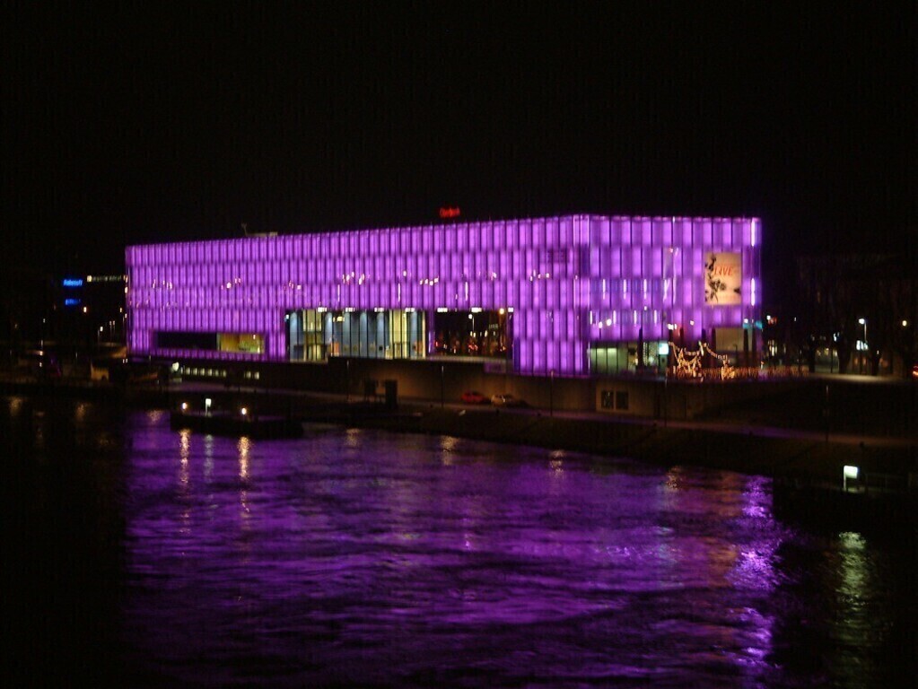 "Lentos" an art museum in Linz