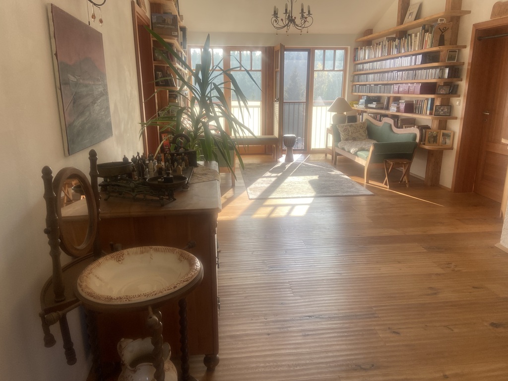 library and lounge upstairs