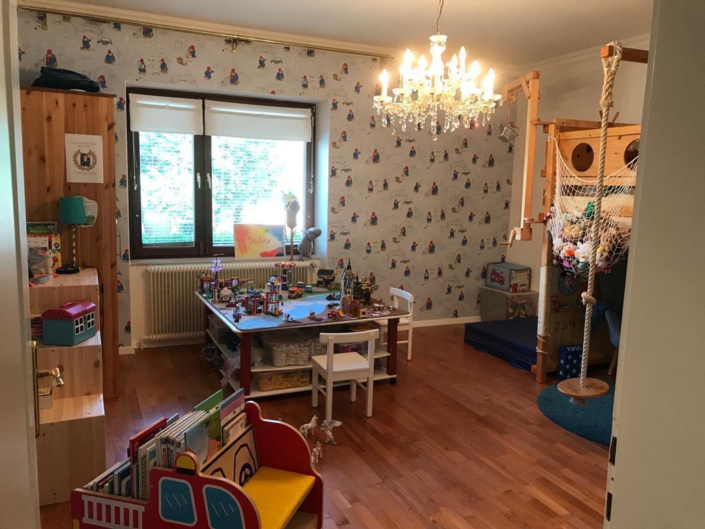 Children's room 1 with Lego table