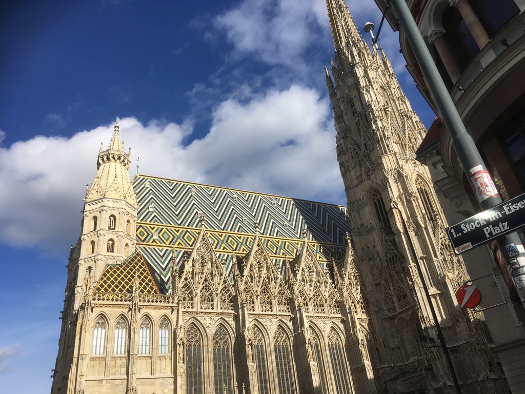Viennas Stephansdom easy to reach by train
