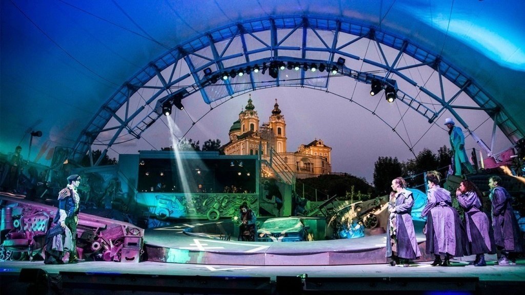 Outdoor summer theater and concert for adults and kids in Melk