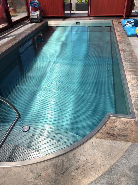 Pool house: Pool's roof and walls can be pushed aside in summer (water temperature up to 30 degrees)