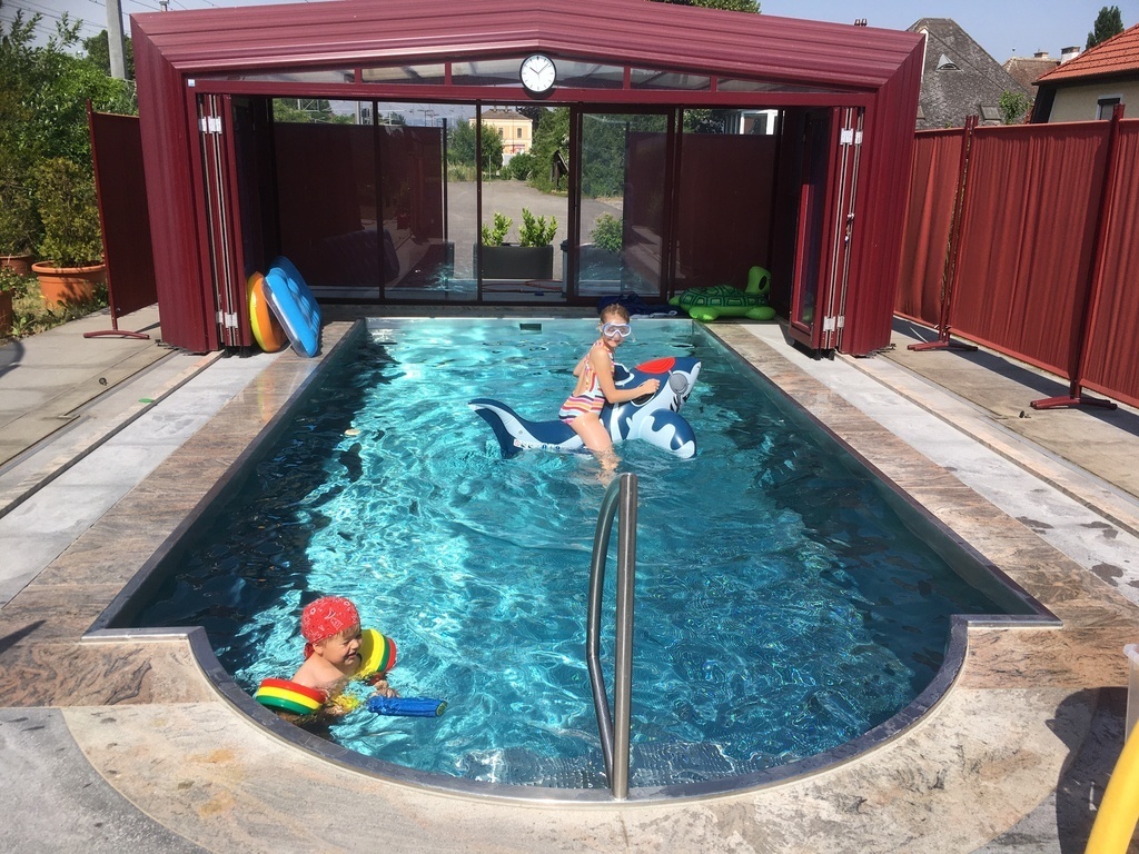 Outdoor pool (heated)