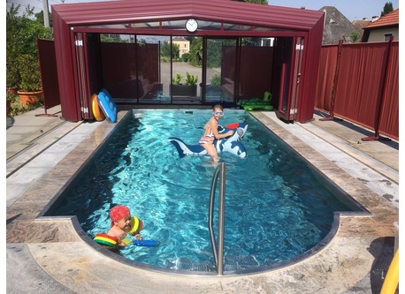 Outdoor pool (heated)