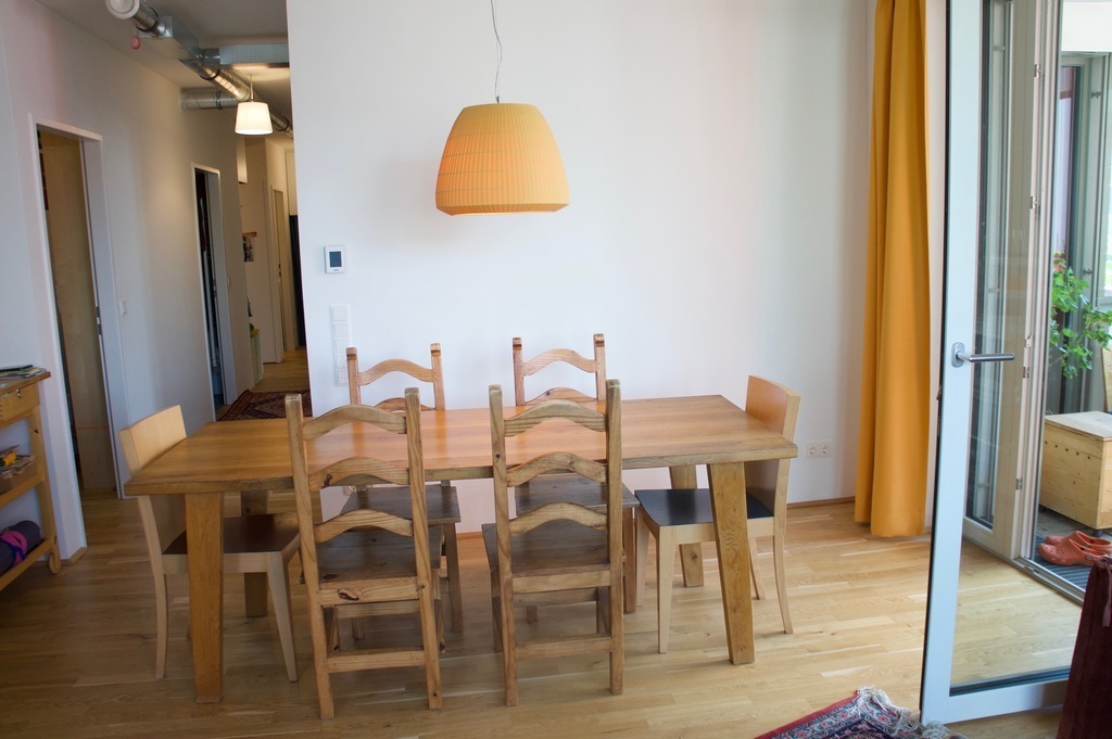 dining table (with access to loggia)