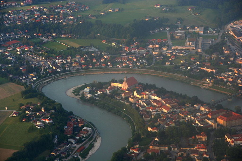 Oberndorf, Austria (outside the bending river) and Laufen, Germany (inside the bending river)