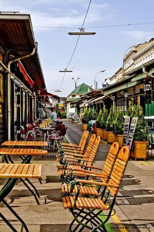 Naschmarkt, famous market near by