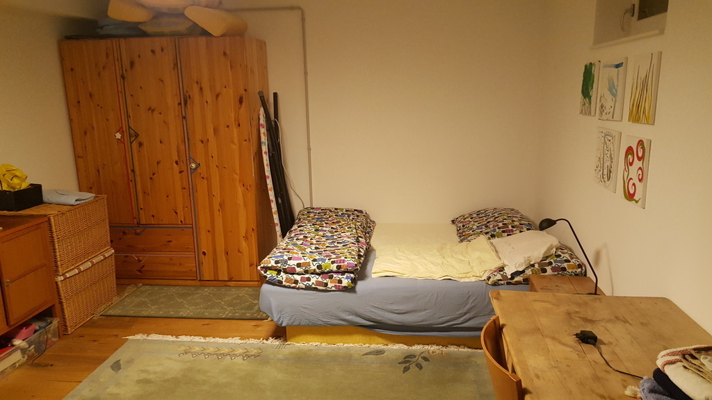Sleeping room in cellar with double-bed