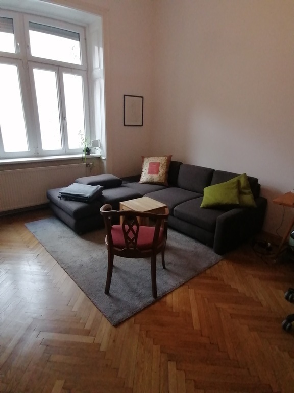 studyroom with a second sleeping sofa