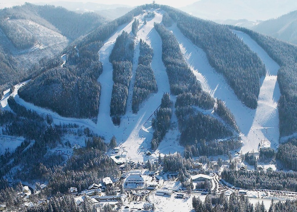 Zaubererg Semmering, only 1 h away, nice for skiing and bob running