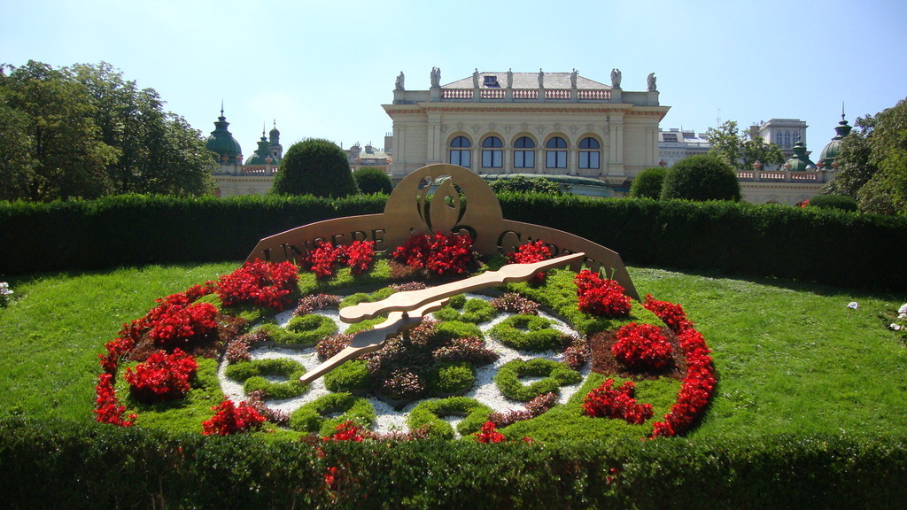 Stadtpark: a historic garden but also nice for lying in the sun and visitig the playground