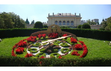 Stadtpark: a historic garden but also nice for lying in the sun and visitig the playground