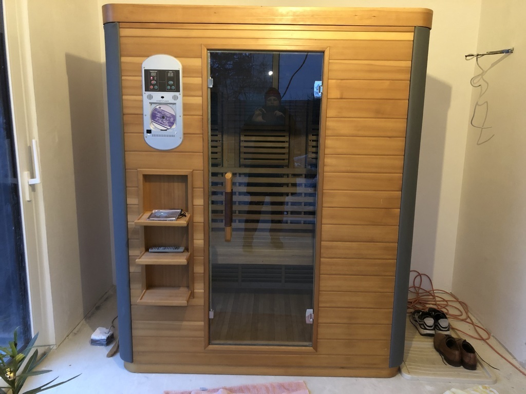 Infrared sauna for three