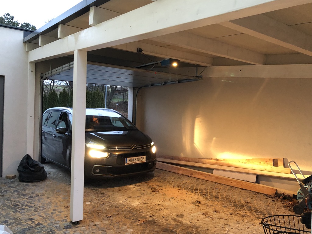 carport with Citroen Grand Picasso (5-7 seats)