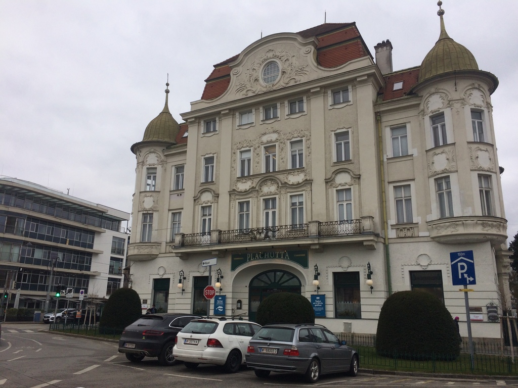 Hietzinger Platz, 7 minutes walk