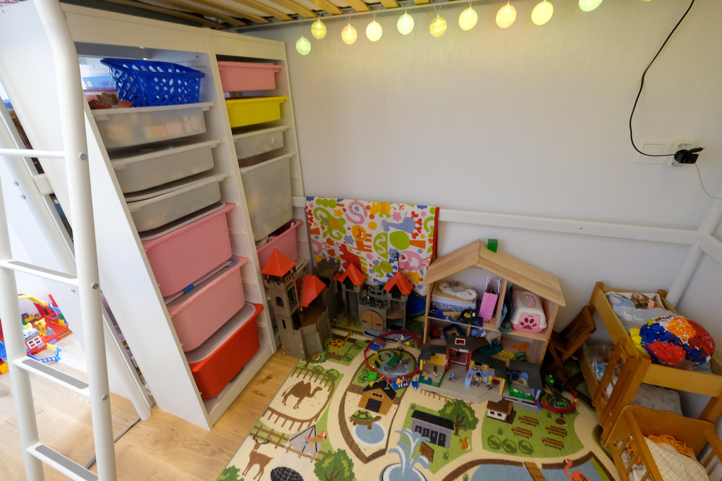 Ronjas room with a lot of toys and books