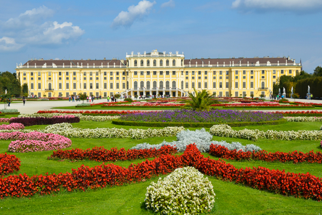 Schloss Schönbrunn - summer residence of the emperor (Sissy)