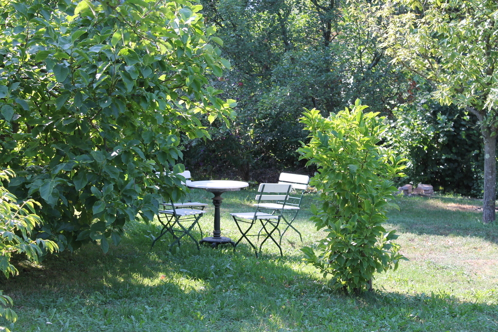 another place to chat or have a drink