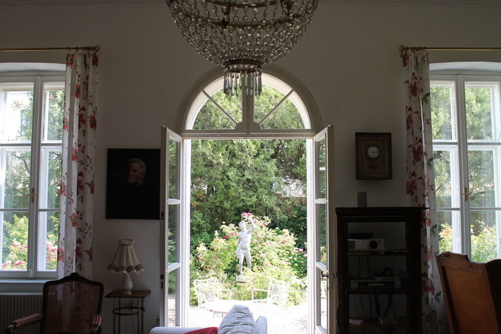 the salon (formerly a small ballroom)