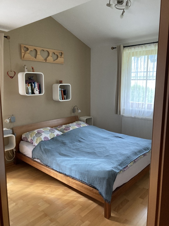 Masters bedroom (160x200)