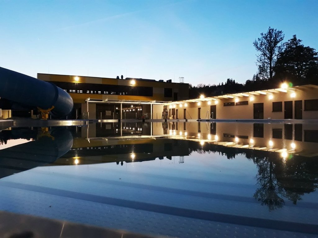 Pressbaum Strandbad (3 min by car)