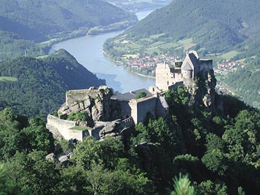 Wachau (40 min by car)