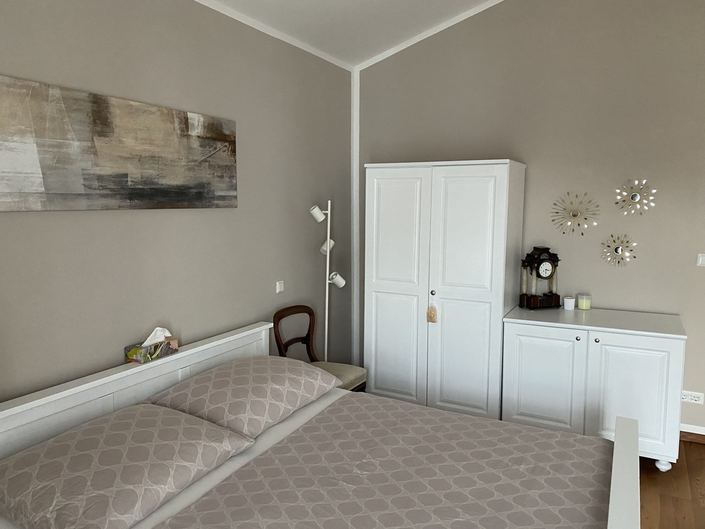 Master bedroom/Chambre parents