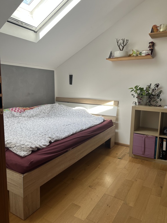Girls room 1