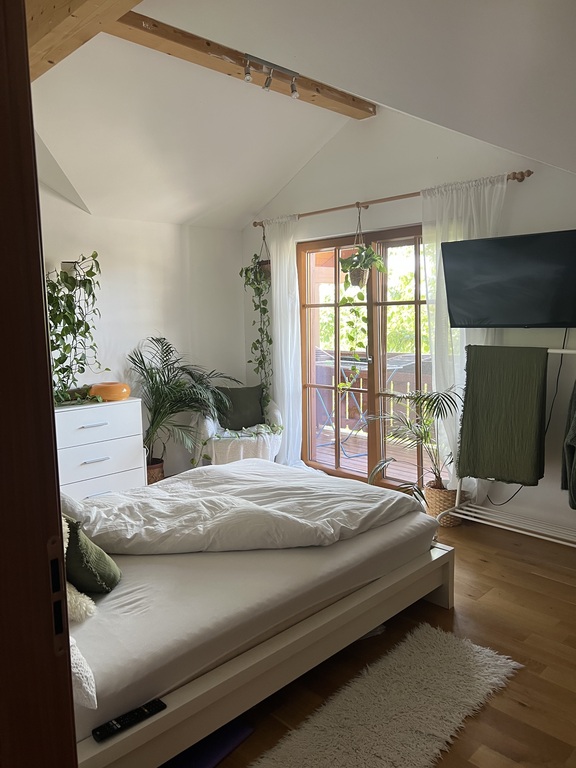 Girls room 2