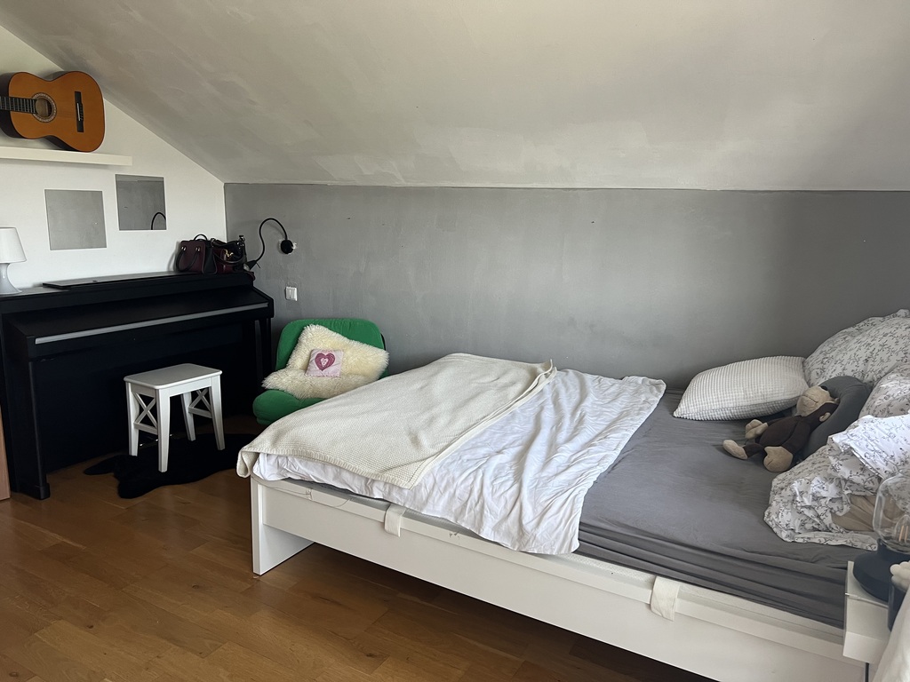 Girls room 4