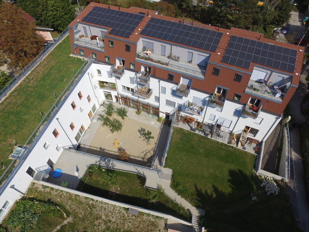 Top view of the house iin summer 2017, the apartment is on the top floor left side. You'll find everything much greener nowadays