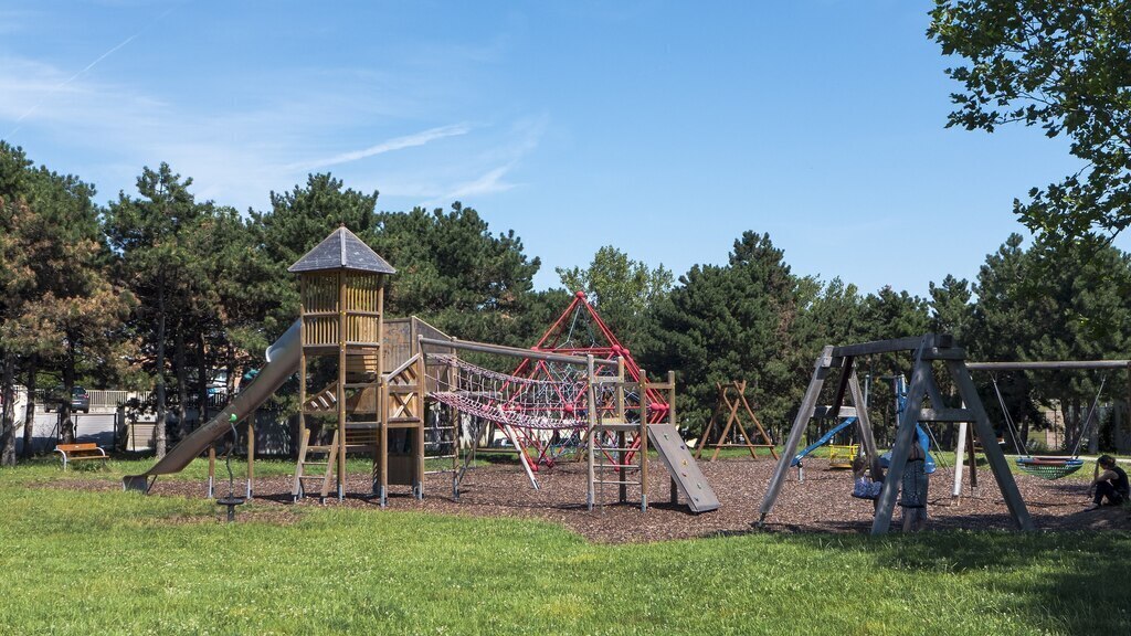 big park with playgrounds, basketball, volleyball and soccer fields, 3 min from the house