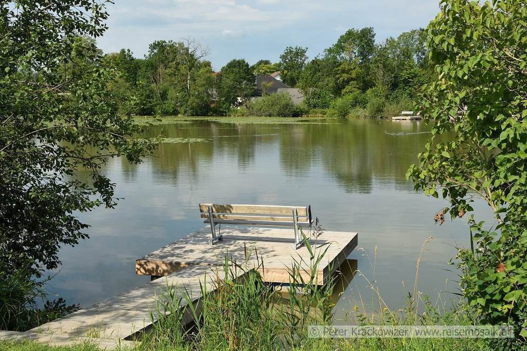 Sighartsteiner Weiher - 5 minute walk