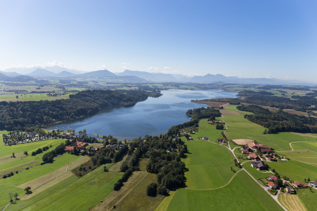 Wallersee - 5 minute drive