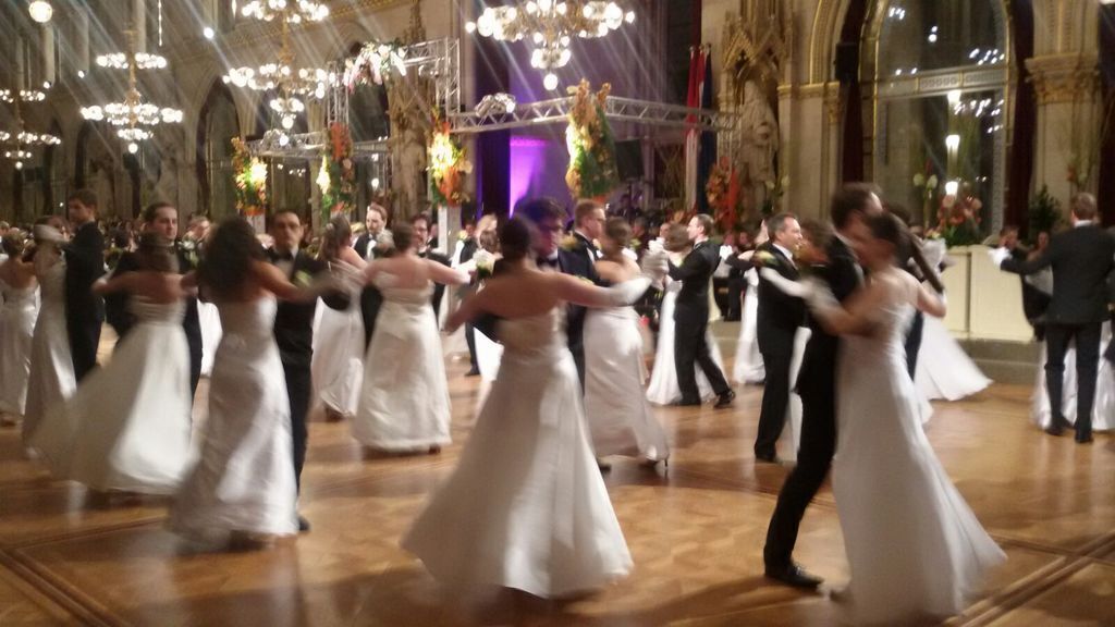 Wiener Blumenball im Rathaus - Viennese flower ball in the town hall