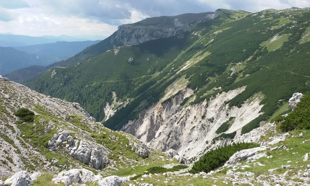 Wandern auf der Rax und Schneeberg-1h Fahrt mit Zug o. Auto u. mitten in den Alpen - Hiking on the Rax & Schneeberg,1h far away