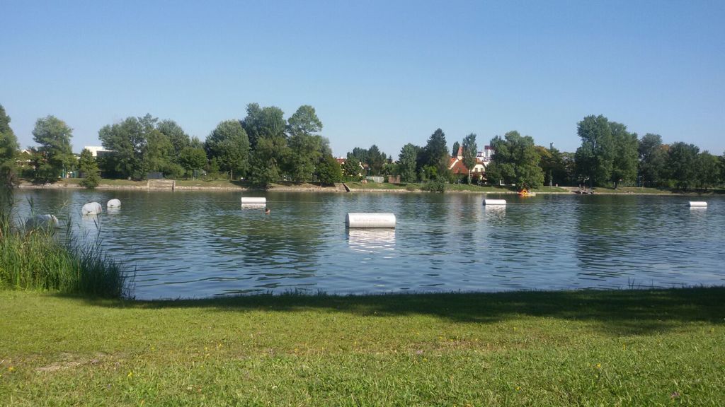 Alte Donau: Gänsehäufel o. Altes Bundessportbad sind herrlich zum Erfrischen im Sommer - Swimming at the old Danube