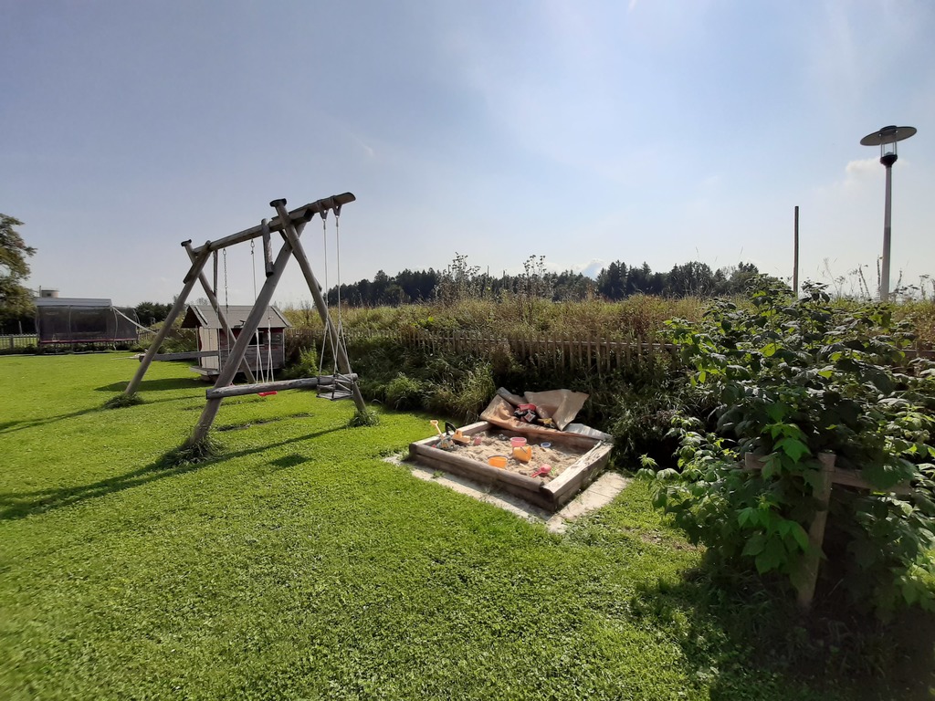 Big garden with trampoline, sandpit, slide, swing, play house,...