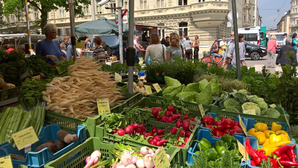 weekly market nearby