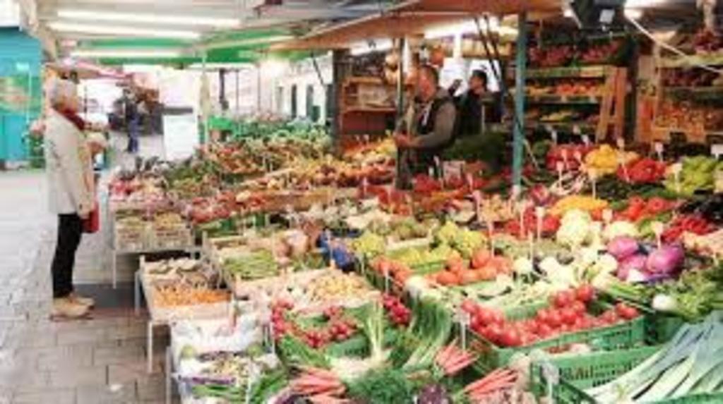 we love to buy fruits, vegetables at the Kutschkermarkt- 10 min