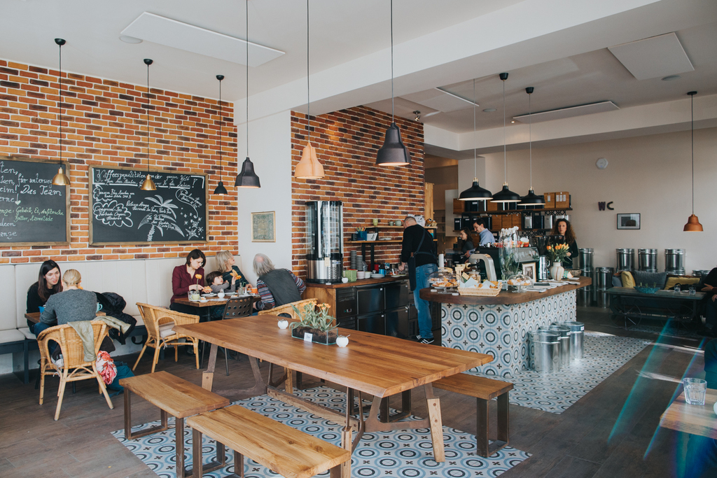 very nice cafe- 10 min by tramway