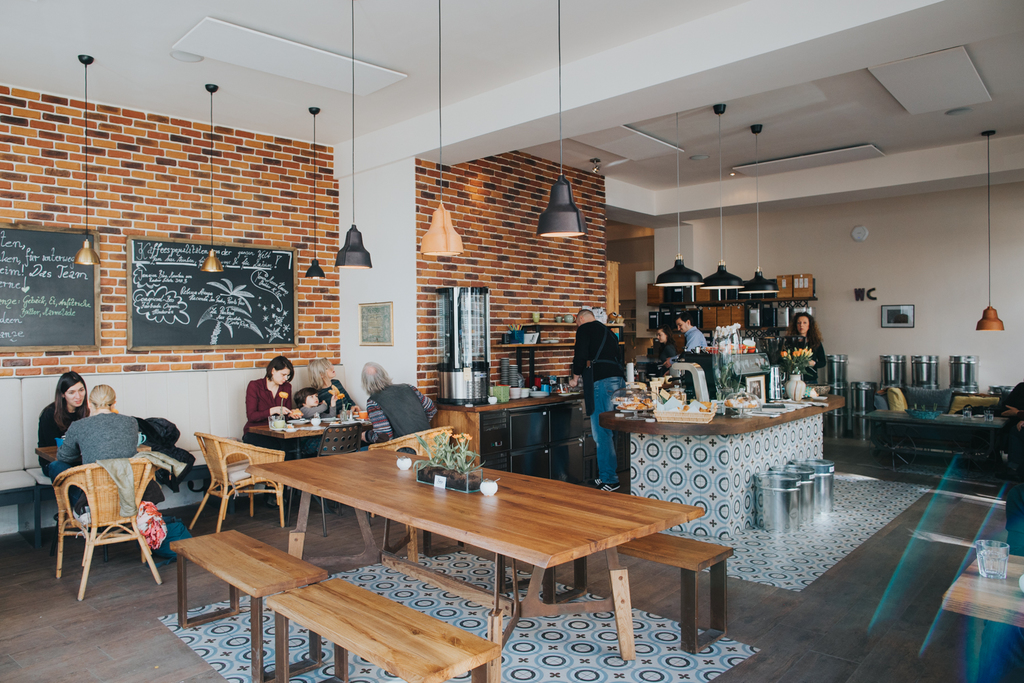 very nice cafe- 10 min by tramway