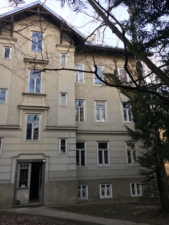 our house, we're living on the 3rd floor