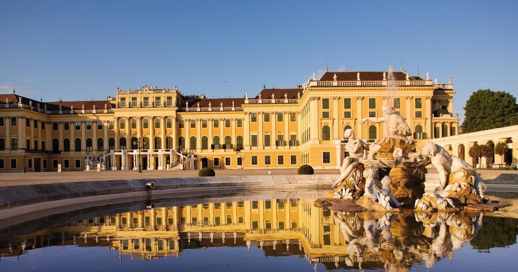 Schönbrunn castle, 20 min by metro